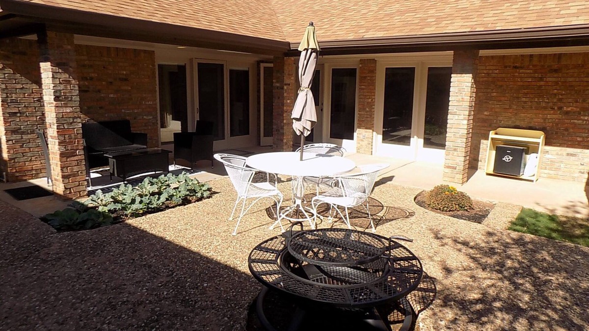Midland House | Sunny, spacious and private