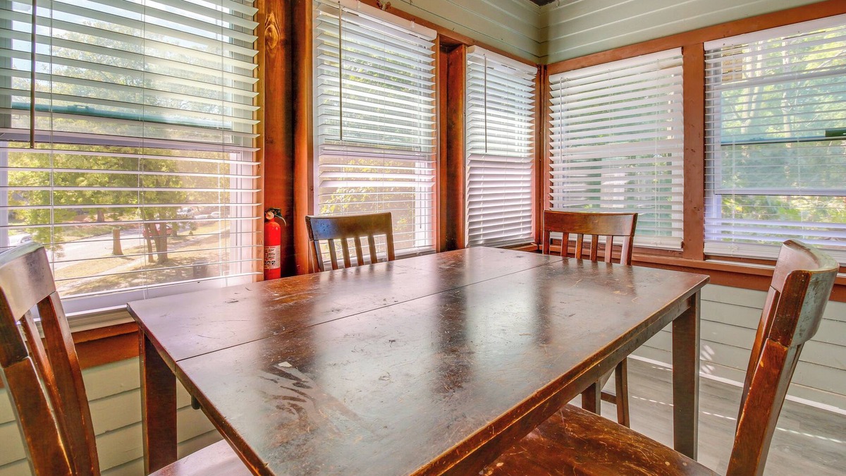 Dayton Apartment | Sunny + Spacious Dayton Condo ~ 1 Mi to Downtown!
