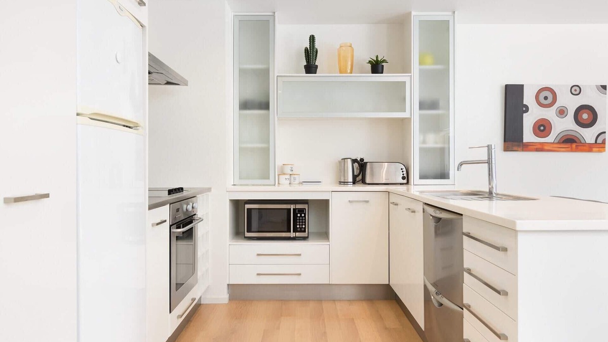 Mount Maunganui Apartment | Sunny & Spacious, Downtown Mount, Beach & Pool