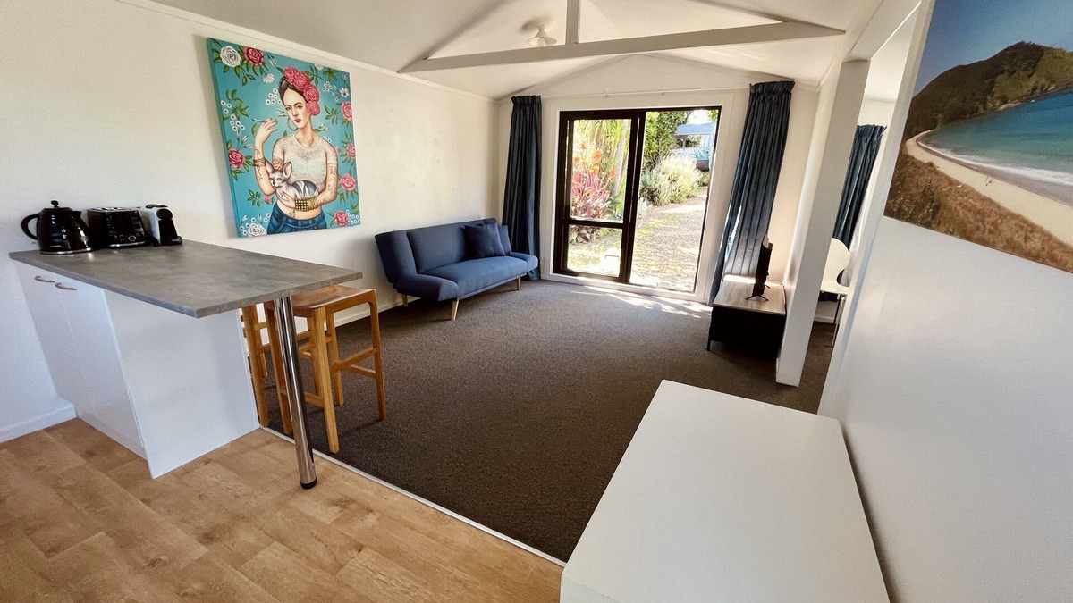 Waiheke Island Cottage | Sunny & Spacious Palm Beach Studio - 15 min walk to Palm Beach