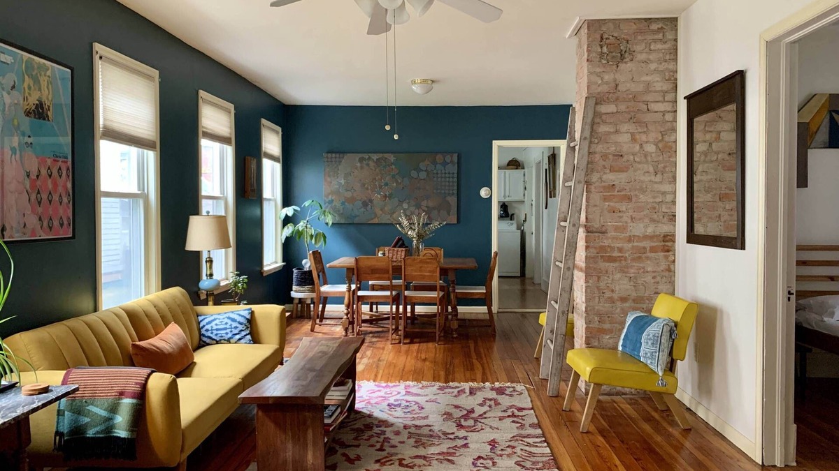 Stockade Historic District Apartment | Sunny & spacious pied-á-terre by Union College & Proctors Theater!