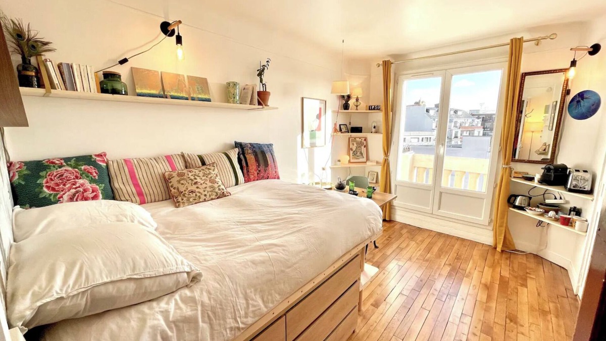 20th Arrondissement Apartment | Sunny Studio with Balcony & Panoramic View