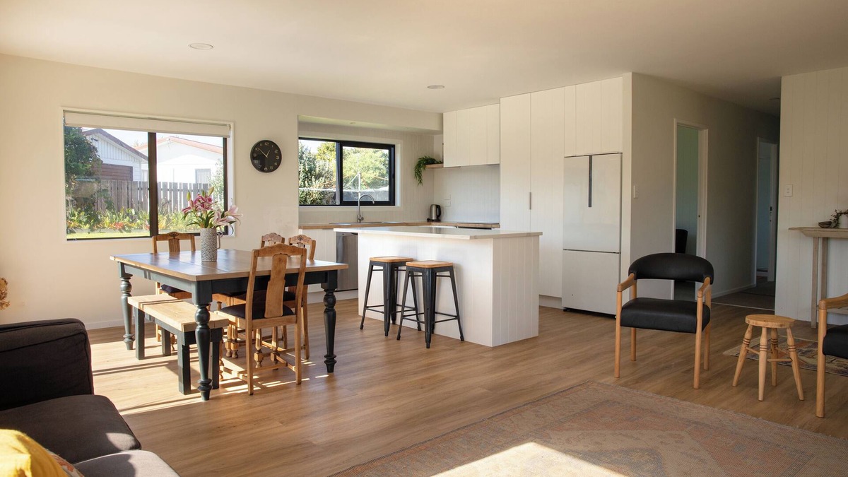 Mount Maunganui House | Sunny, Stylish & Spacious – Perfect for Families!