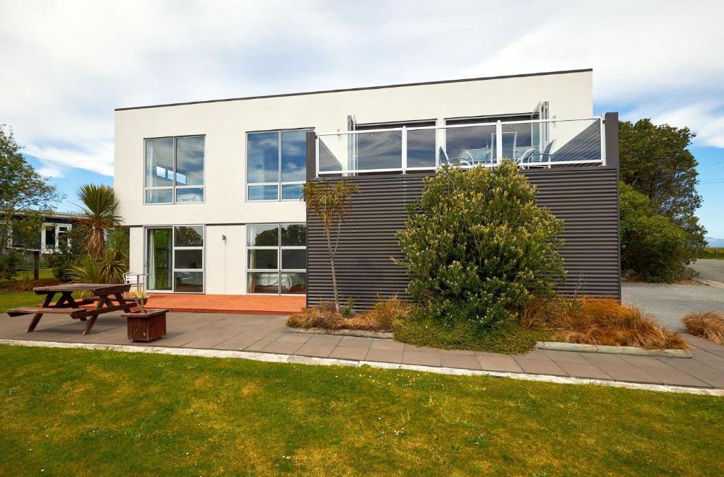 Kaikoura House | Sunny Stylish Sea Views