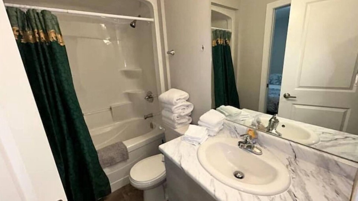 Winnipeg House | Sunny suite in Wolseley