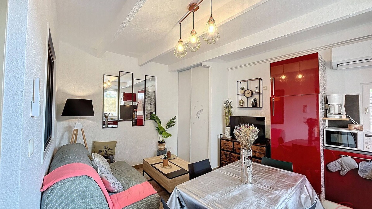 Lamalou-les-Bains Apartment | Sunny Terrace Apartment - 100m from Town Center and Thermal Baths, Pet-Friendly, A/C, WiFi