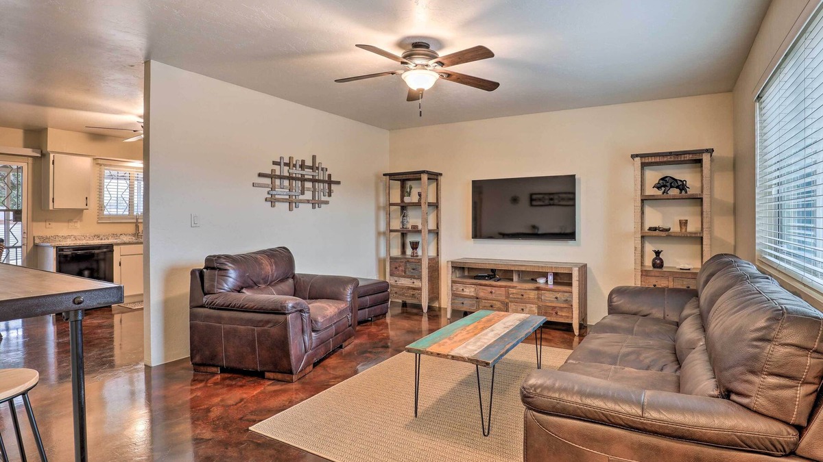 Tucson House | Sunny Tucson Abode w/Fire Pit 9 Mi to U of A