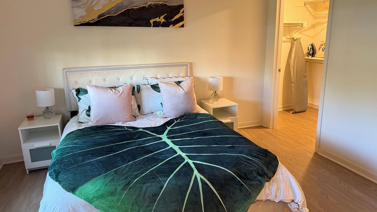 Airport Area Apartment | Sunny view in Irvine
