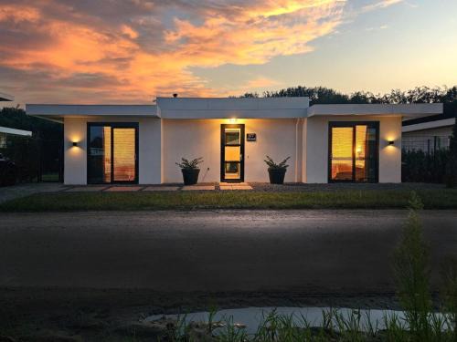 Zeewolde House | Sunny Villa with Private Terrace