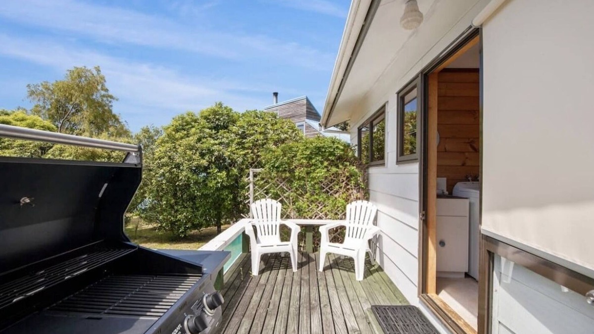 Kuratau House | Sunny, warm and cosy bach in quaint and quiet street, 2 minutes from the lake.