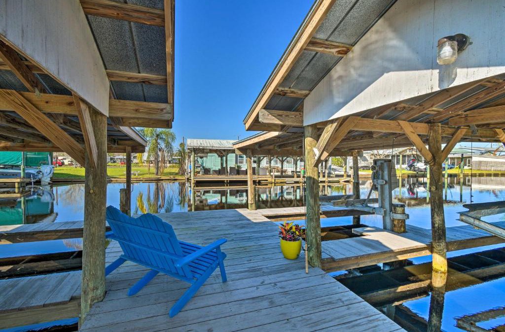 Welaka House | Sunny Waterfront Welaka Home with Private Dock!