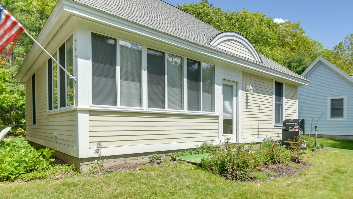 Summer Village Cottage | Sunny Wells Cottage - 1 Mi to Moody Beach!