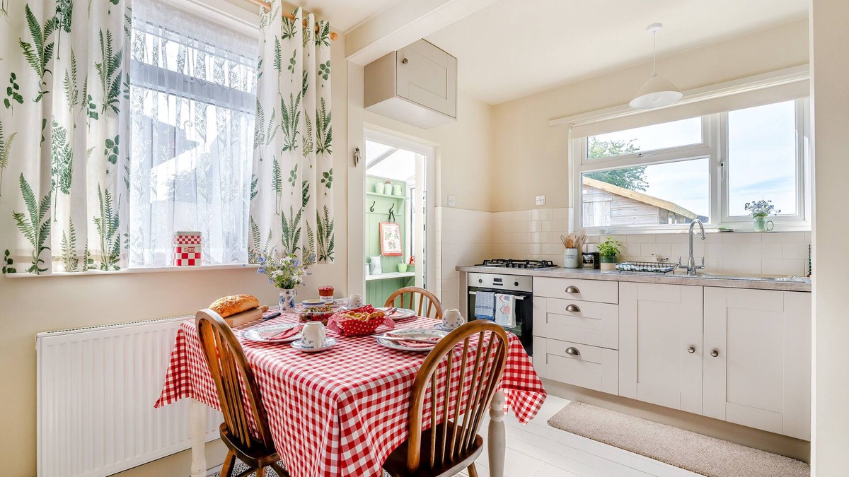 Burmarsh House | Sunnycroft - Two Bedroom House, Sleeps 3