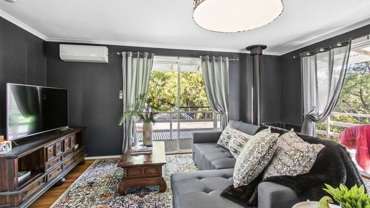 Mountain Lagoon Cottage | SUNNYDELL - the ultimate romantic getaway --SPECIALS ON NOW !