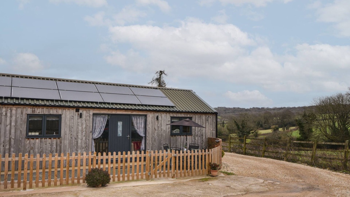 Raymonds Hill Cottage | SUNNYSIDE AT COOMB BANK FARM, pet friendly in Raymond's Hill
