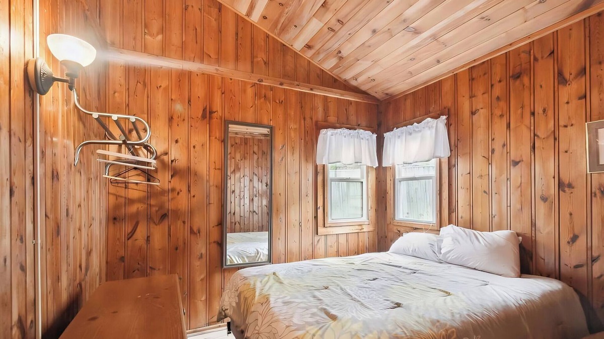 Greenbush Apartment | Sunnyside Combined 12BR 5BA Lakefront Retreat