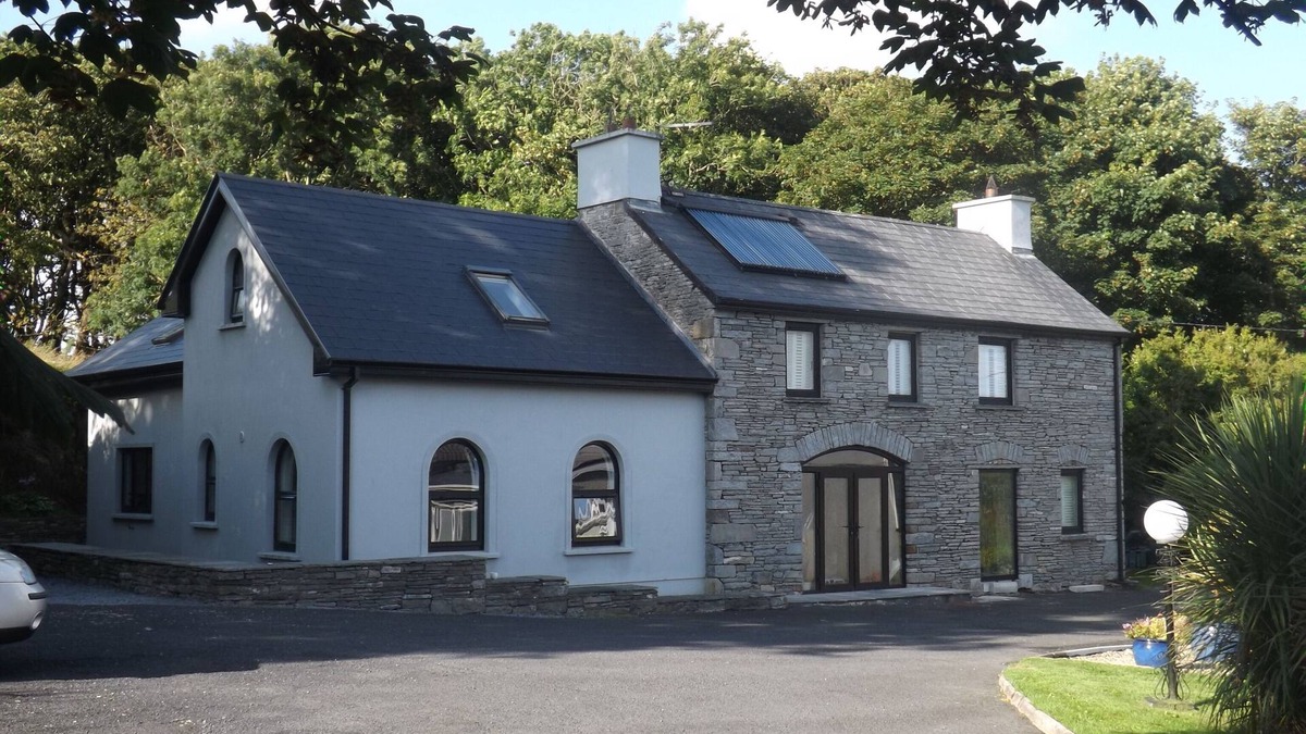 Ennistimon House | Sunnyside Cottage 2 bedroom/3 bath.