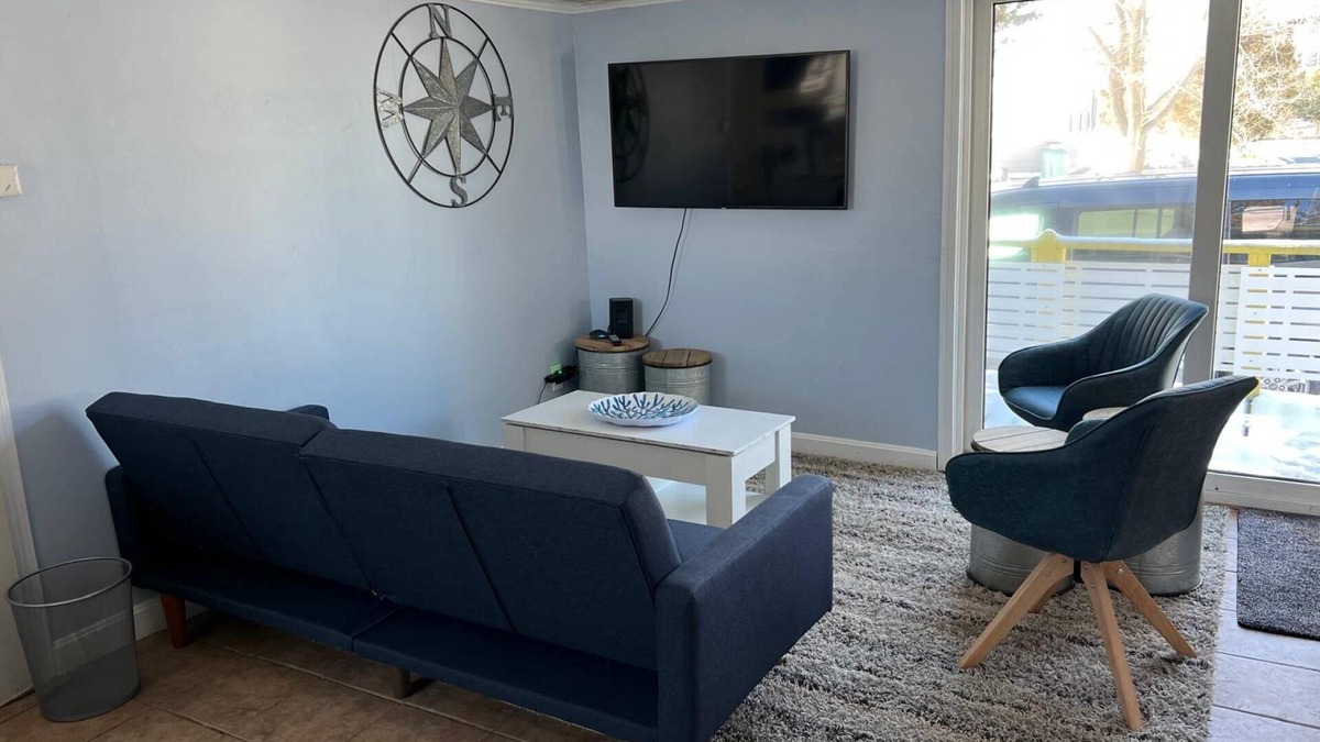 Newbury House | Sunnyside: Sunset View Getaway - Relaxing Retreat in this Charming Home!