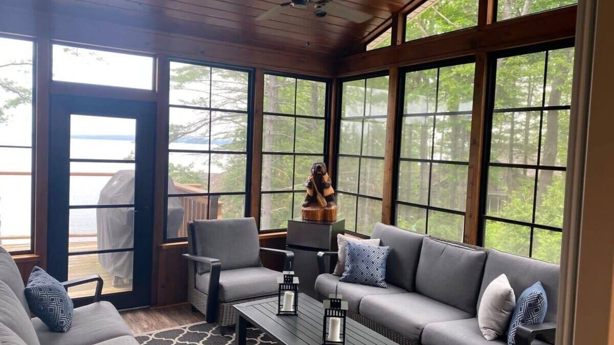 Gravenhurst Cabin | Sunnyside Up Summary: