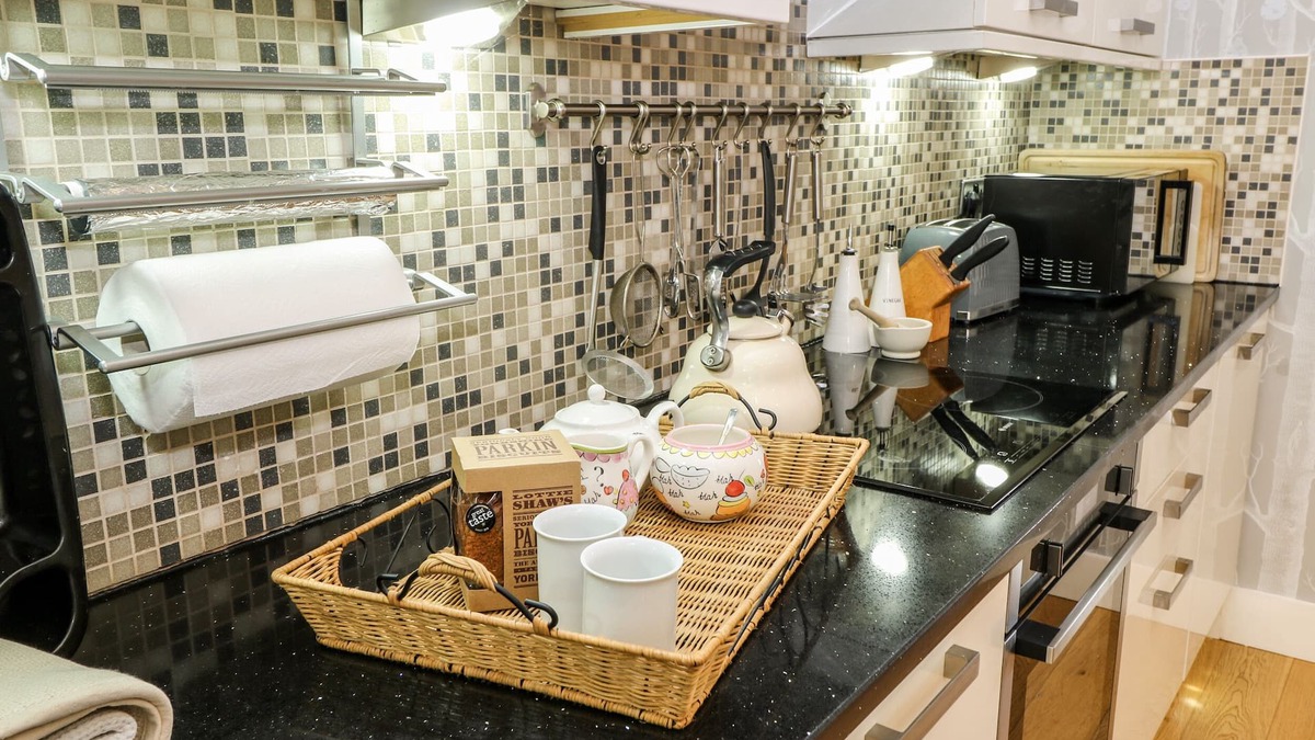Holmfirth Cottage | SUNNYSIDE VILLA, pet friendly, with open fire in Holmfirth