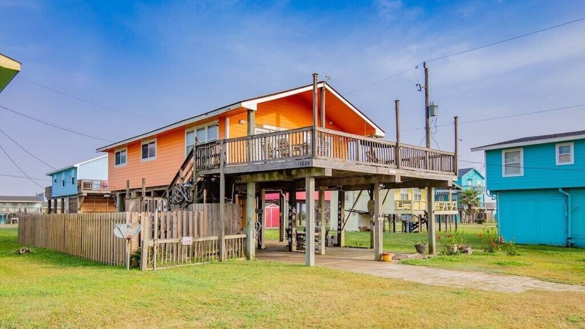 Surfside Beach House | SunRay! 2nd Row, Ocean View, Walk to Beach, 3 Bedrooms, 2 Bathrooms, Family Home
