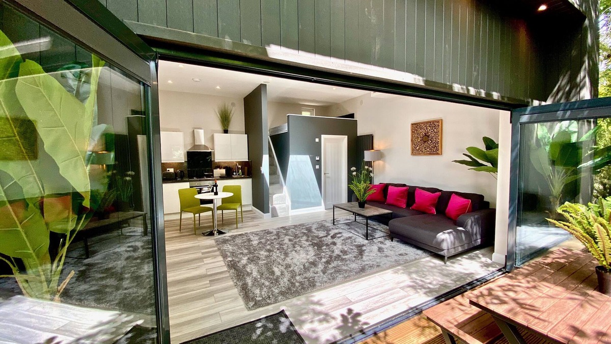 Newton Ferrers Cabin | Sunridge Cube 2 with Hot Tub & Giant Home Cinema