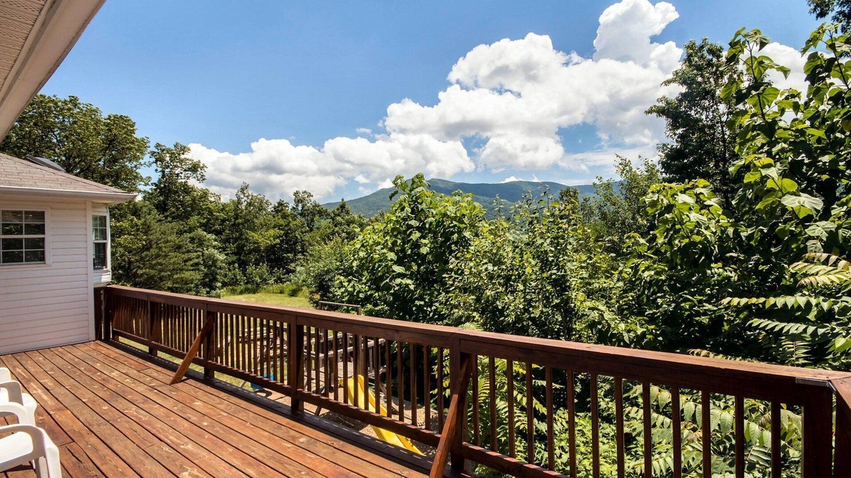 Luray House | Sunridge Retreat in Shenandoah Woods - Starlink Satellite Wi-Fi