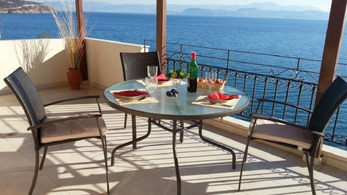 Kefalari Apartment | Sunrise 3 Apartment - Beautifully Located Air Conditioned 1 Bedroom Above Beach