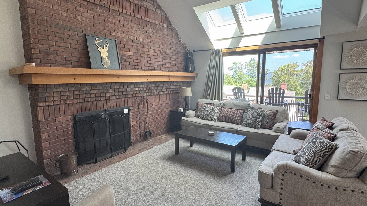 Central Vermont- Killington Condo | SUNRISE 3BR - 2 Story Remodeled Condo - SKI ON & OFF. Pool + Trailside