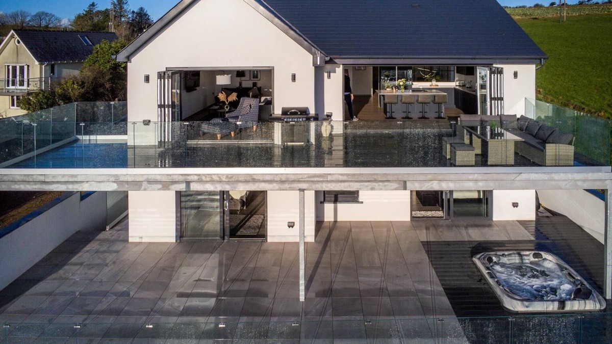 Pendine House | Sunrise - 5 Bedroom Luxurious Holiday Home - Pendine