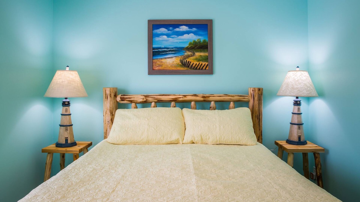Saugatuck Cottage | Sunrise Cottage, Saugatuck. Walk downtown. Clean, crisp, colorful, convenient.