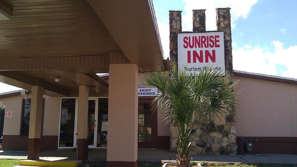 Bradenton Hotel | Sunrise Inn - Bradenton