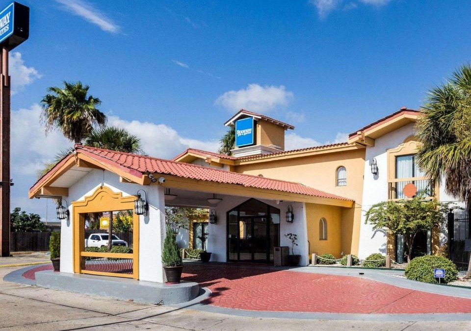 West Lake Forest Hotel | Sunrise Inn & Suites New Orleans