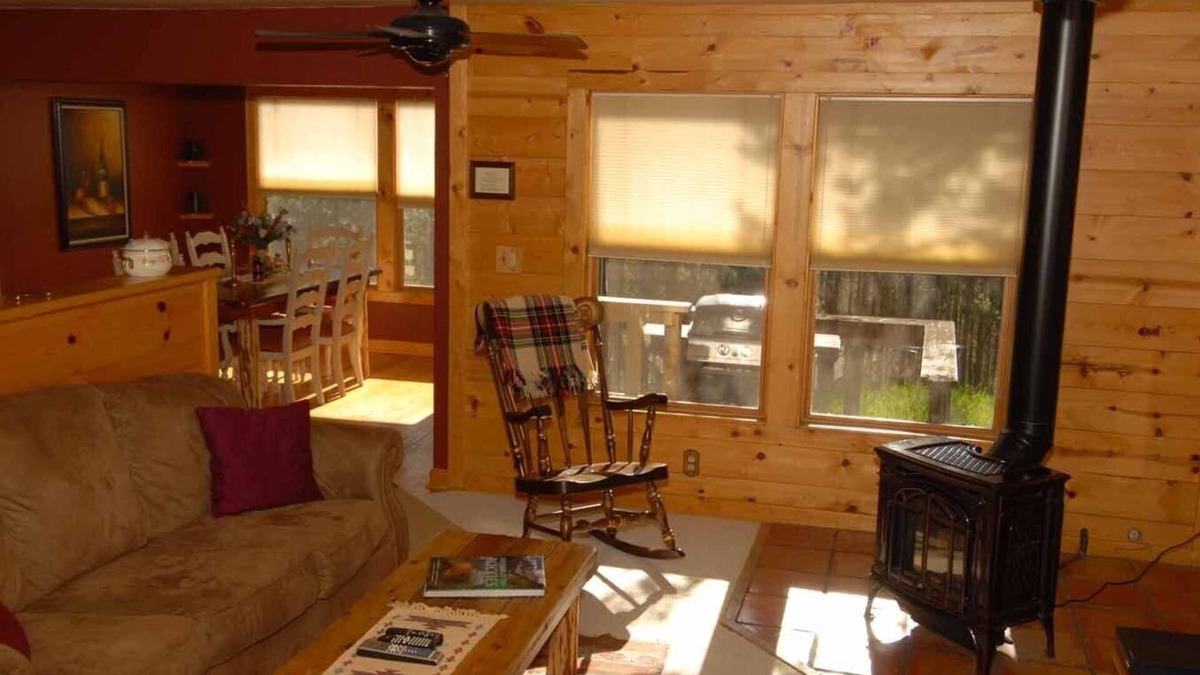 Evergreen House | "Sunrise Lodge" Stand alone Family Lodging-BEAT the HEAT @ 9000 Ft elevation