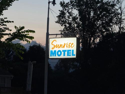 Georgian Bluffs Hotel | Sunrise Motel