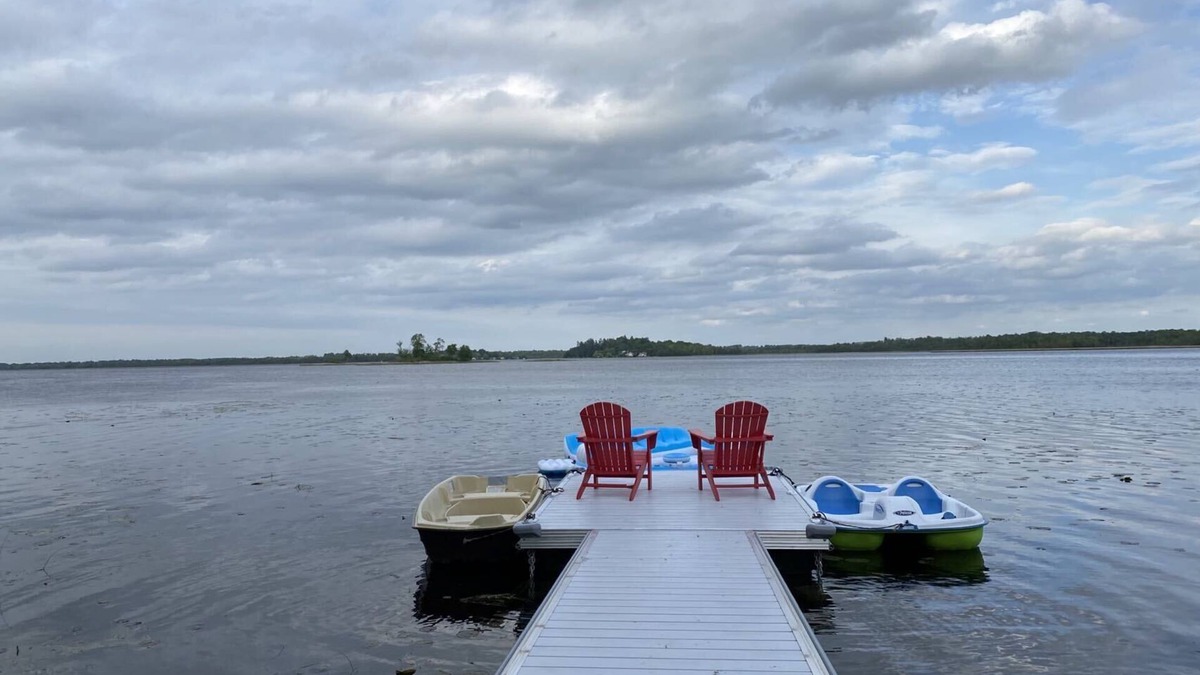 Kawartha Lakes Cottage | Sunrise net on Pigeon Lake 4 season cottage