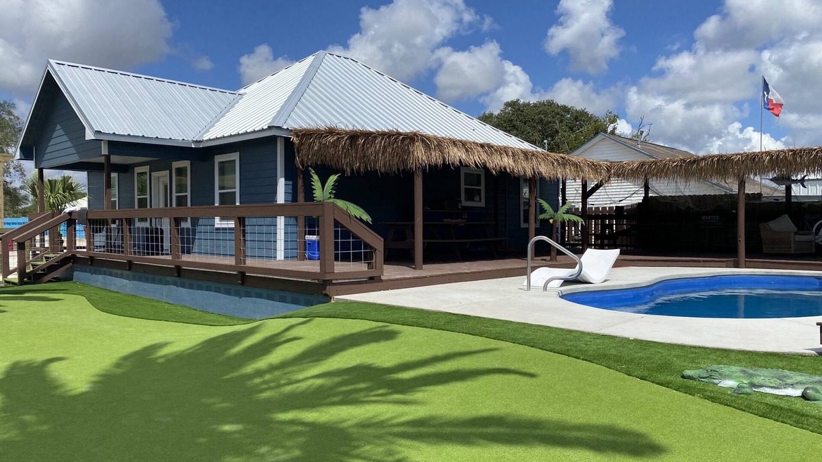 Matagorda Resort | Sunrise Palms. Pool, putting green and palapa. Perfect