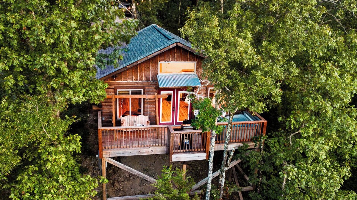 Mid America Cabin | Sunrise Point Treehouse - Starlight Haven