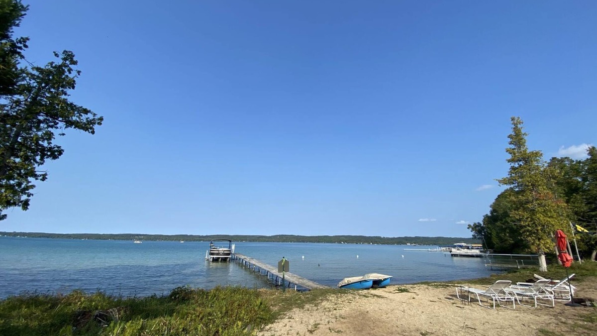 Kewadin House | Sunrise Sands Retreat Beach & Dock 2364