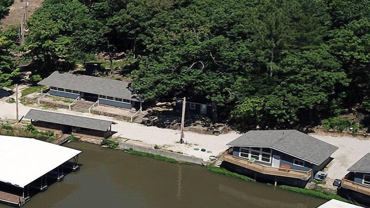 Sunrise Beach Cabin | Sunrise Shores Cabin 9 Lake Front with 2 POOLS! + WOOF