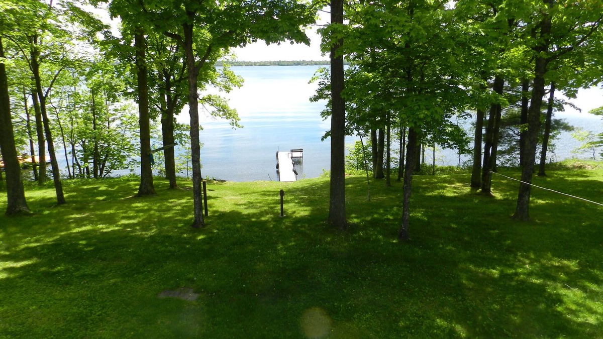 Palisade House | Sunrise Shores- Lots of space! 2+ bedroom 1.5 bath. Pet Friendly!
