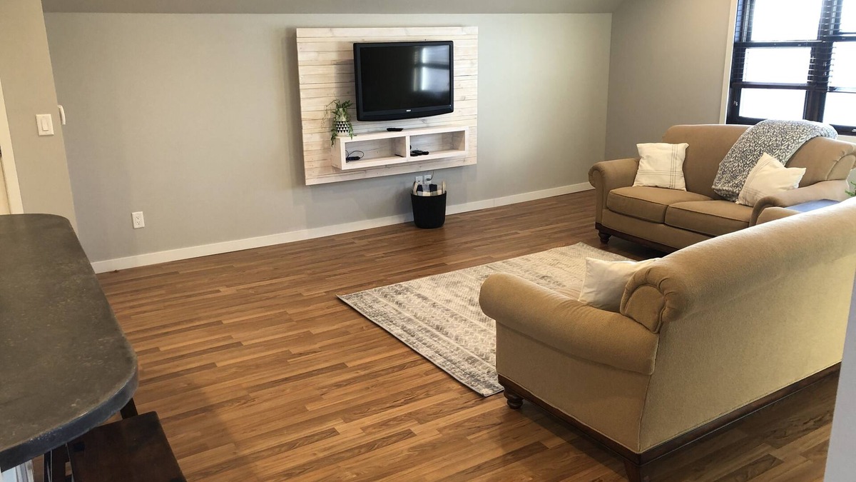Sioux Center House | Sunrise Suite carriage house apartment