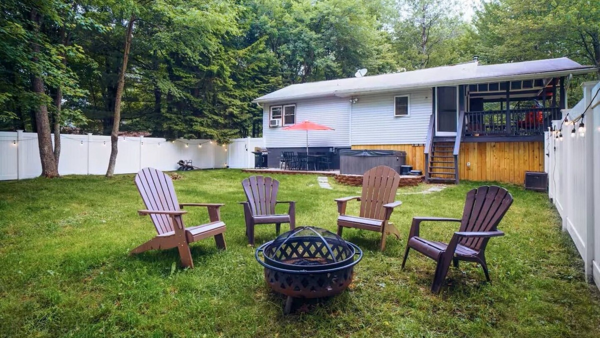 Pocono Summit House | Sunrise Summit - 2BR(3 beds)/Hot Tub/Fenced Yard
