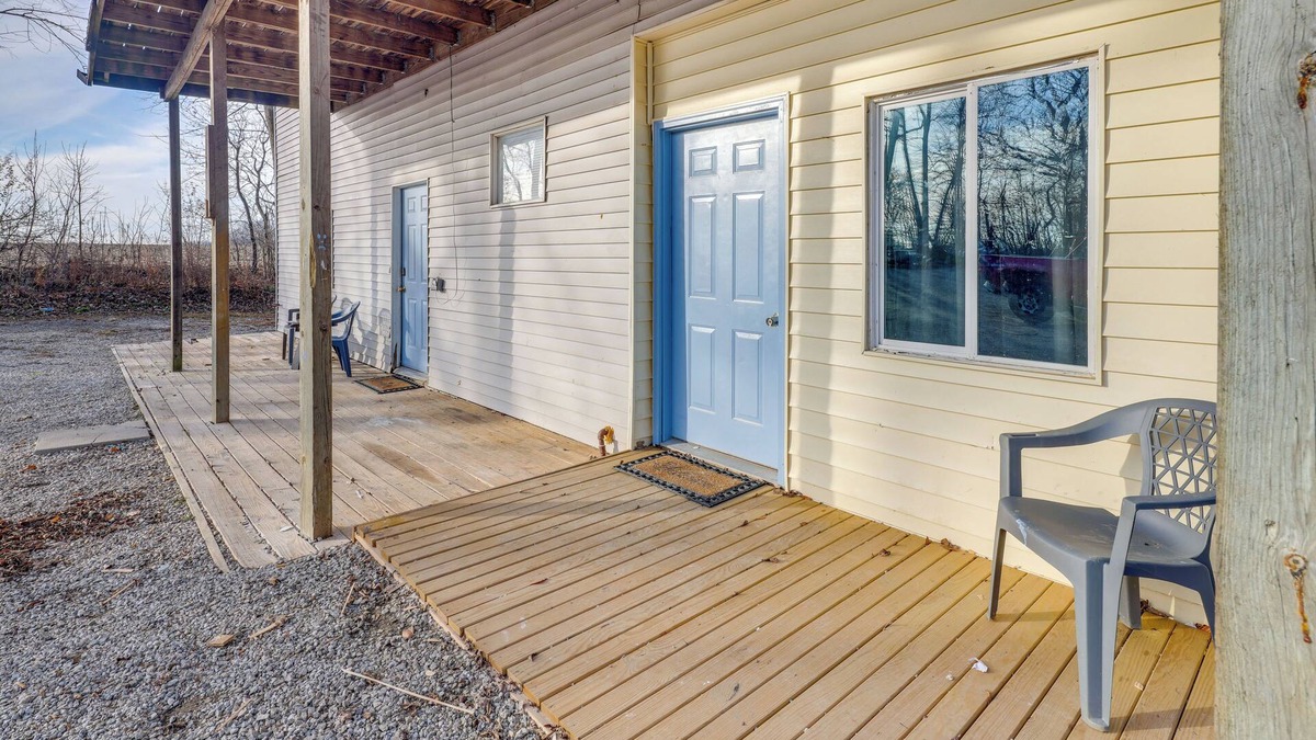 Elkhart Apartment | Sunrise & Sunset Views: Rural Elkhart Studio!