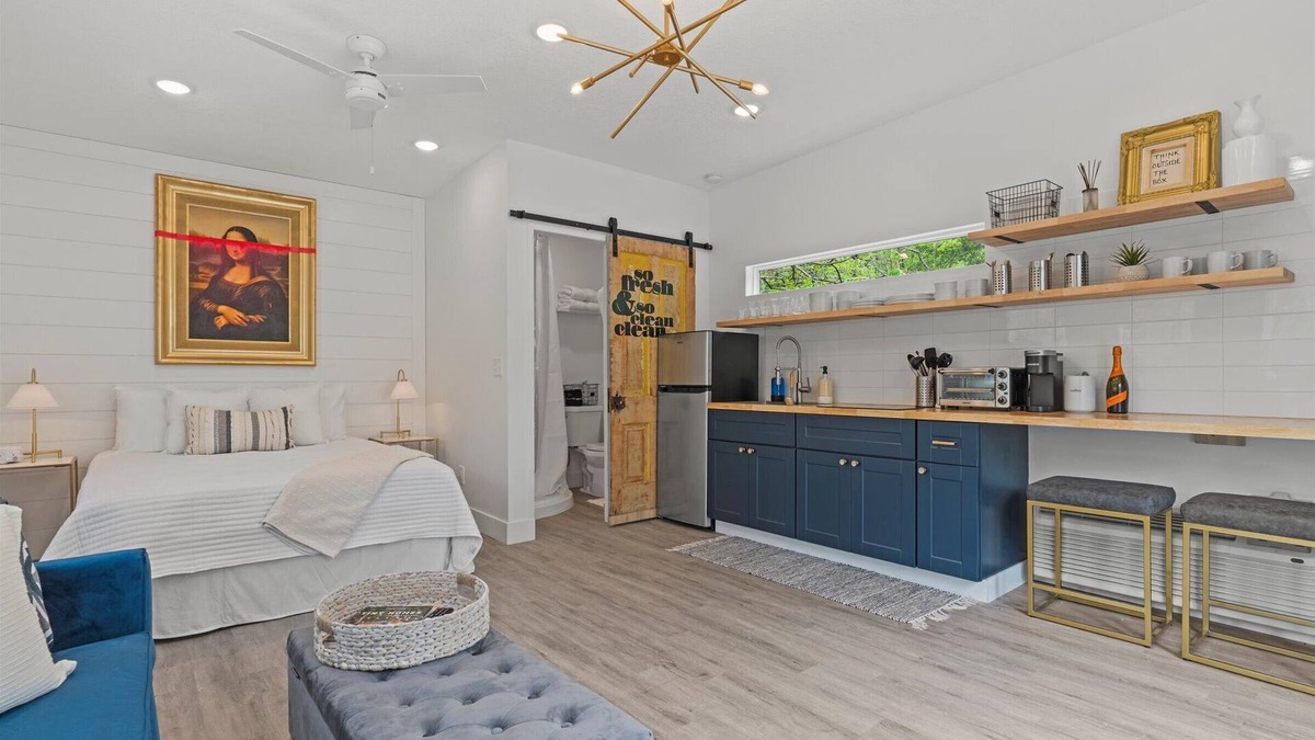 Linn Valley Apartment | Sunrise Tiny House at Linn Valley Lakes
