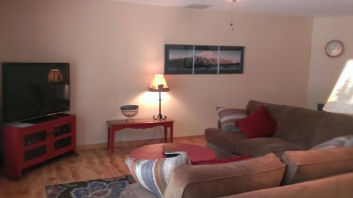 Mountain Village East House | Sunriver Home, 3BR/2BA, Hot Tub, Bikes * Unlimited SHARC Swim Passes