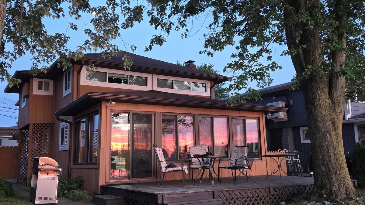 Manitou Beach-Devils Lake Cottage | Sunset View on Devils Lake - Waterfront - Sleeps 10