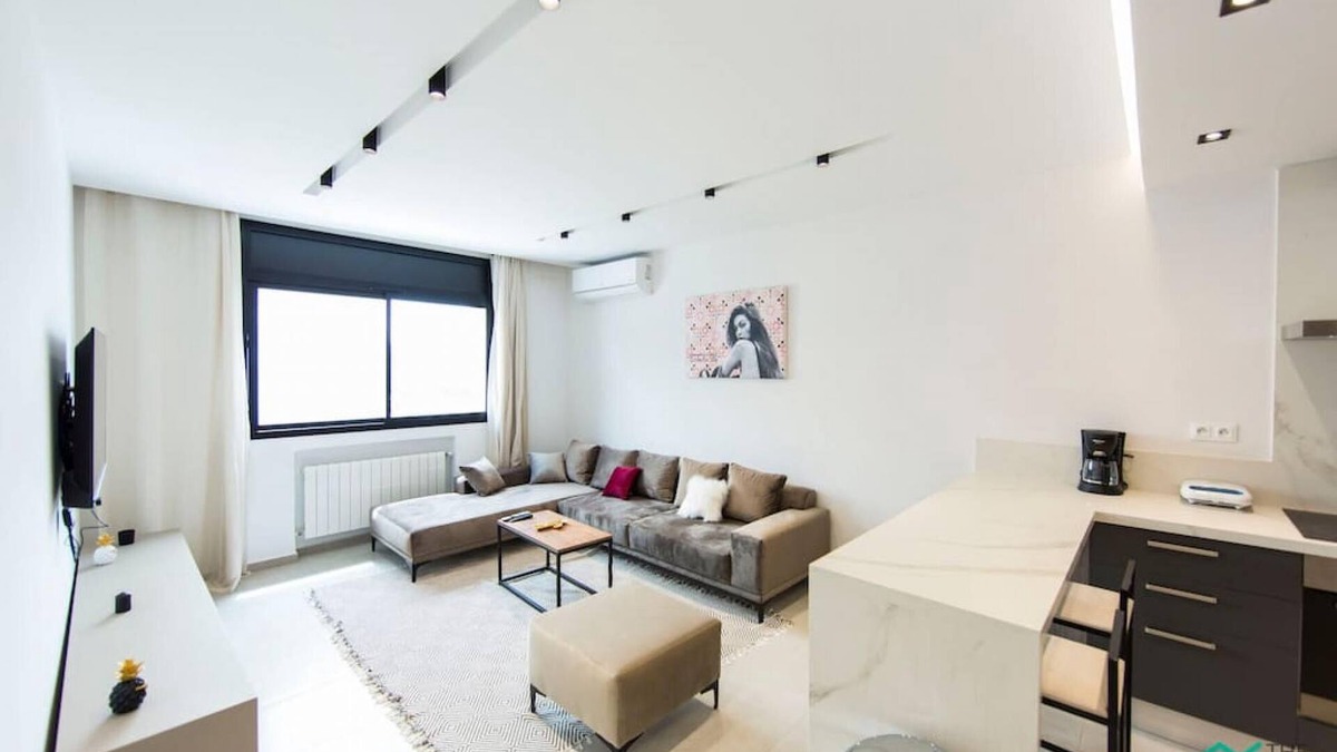 Les Berges du Lac Apartment | Sunset 204 Luxury 2bds with Gym