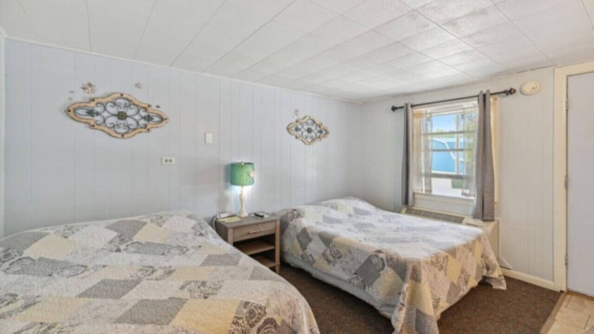 Hudson Hotel | Sunset Acres Motel - Room 4