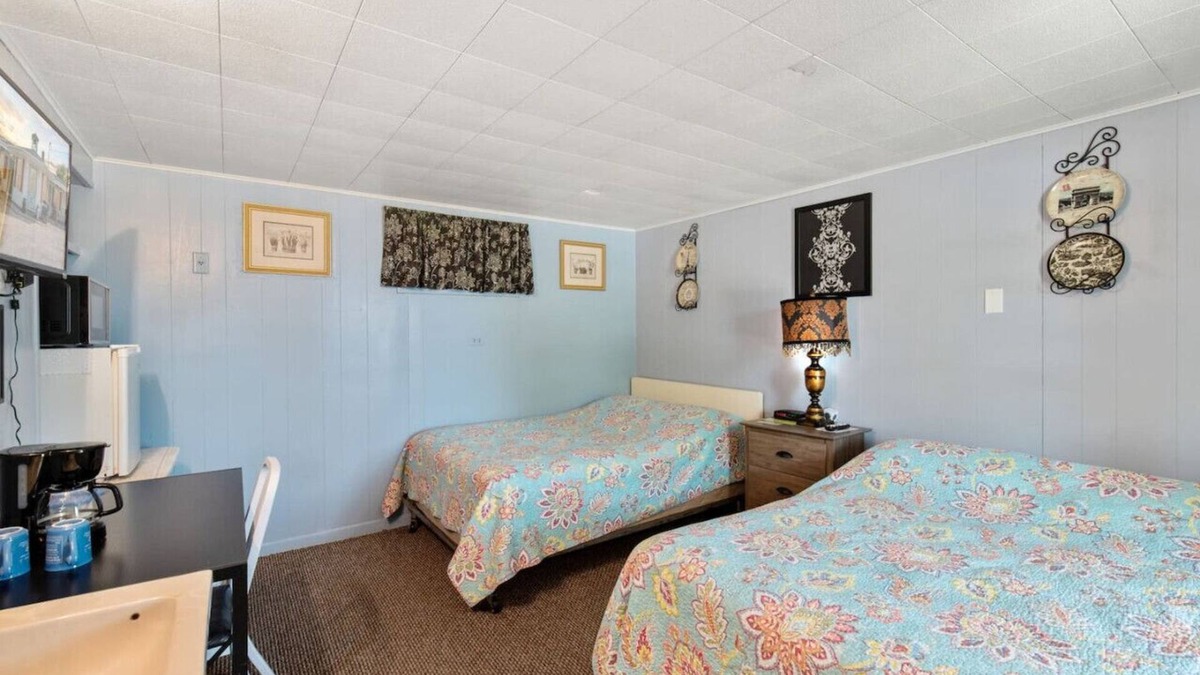 Hudson Hotel | Sunset Acres Motel - Room 2